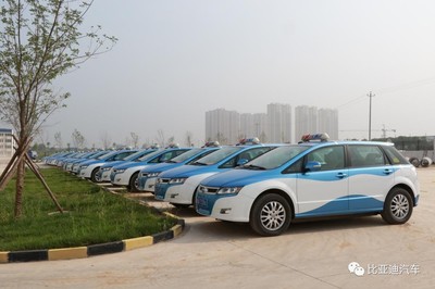 太原出租車司機(jī)集體探訪比亞迪 電動化轉(zhuǎn)型的堅定步伐